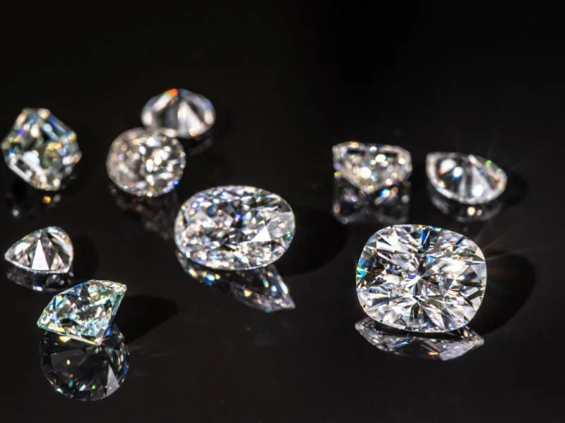 especialista em joias com diamantes