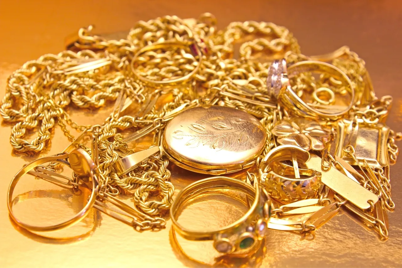 Ouro parado em casa: como transformar em dinheiro