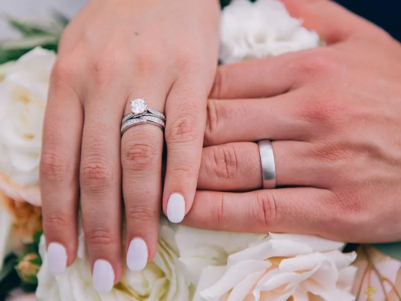 como escolher aliança de casamento com antecedência