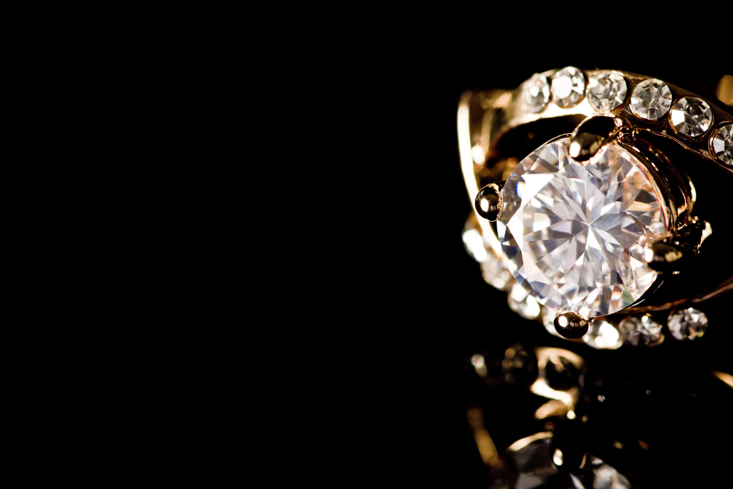 Guia prático de como comprar joias de ouro pela internet