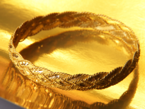 como saber se a pulseira é de ouro genuíno